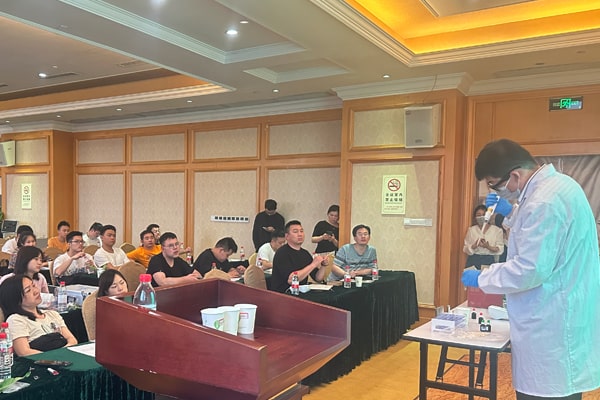 湖南省檢察院引進恒美多功能食品檢測儀和手持水質(zhì)檢測儀